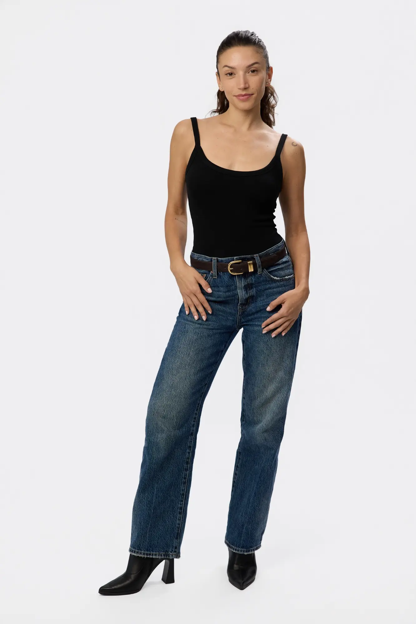 ClaudiaCarrera-FullBody-Front.jpeg