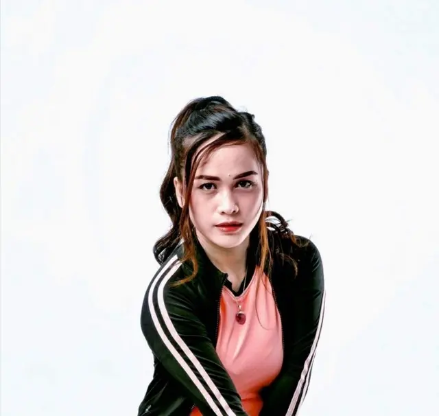 InBuZyJ9 (1).png
